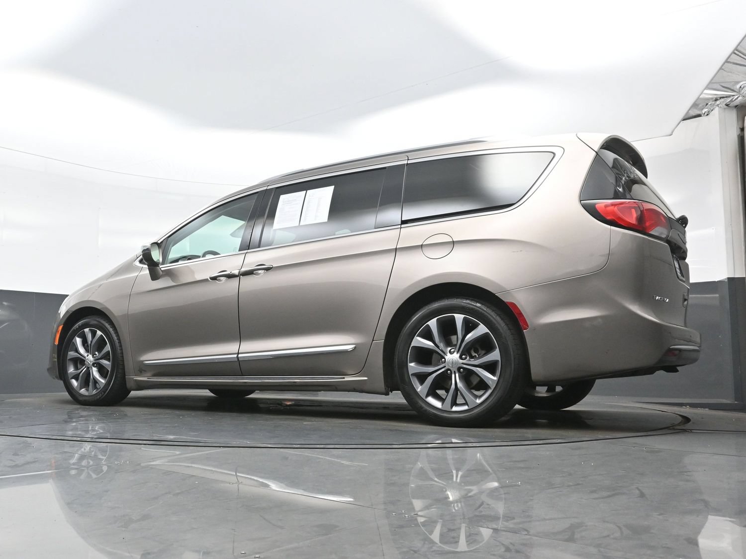 Used 2017 Chrysler Pacifica Limited FWD image 29
