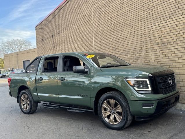 Used 2024 Nissan Titan SV w/ SV Bronze Edition Package image 6