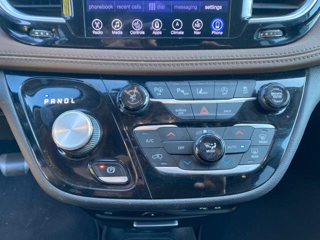 Used 2017 Chrysler Pacifica Limited FWD image 20