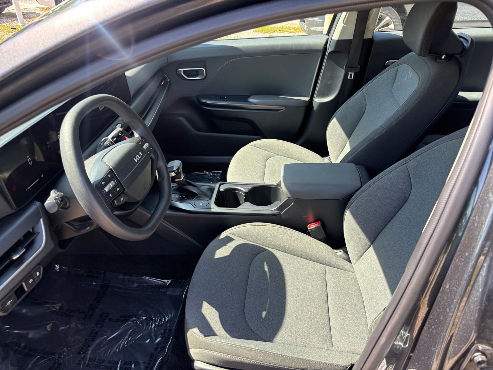 Used 2025 Kia K4 FWD image 29