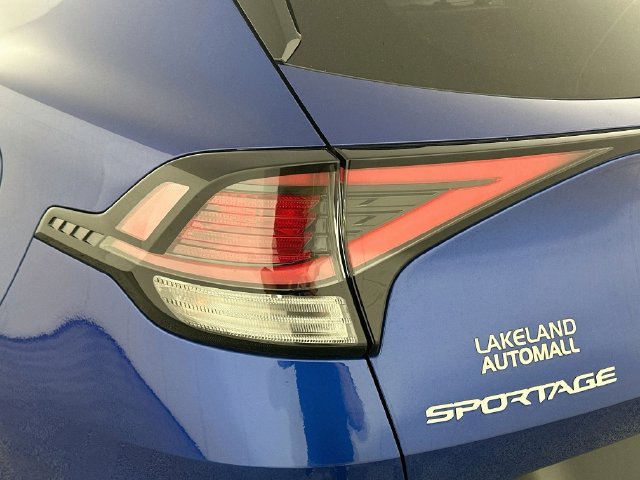 Used 2025 Kia Sportage EX FWD image 25