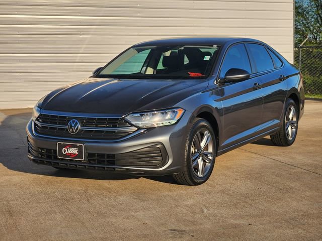 Used 2024 Volkswagen Jetta SE image 3