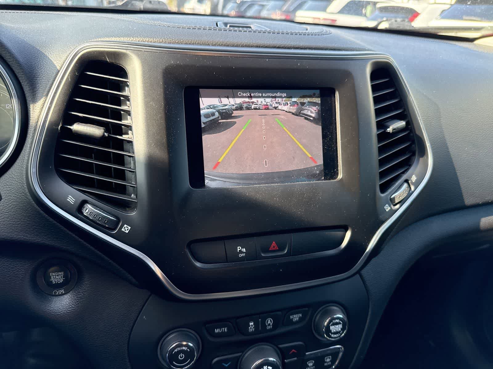 Used 2019 Jeep Cherokee Latitude Plus FWD image 27