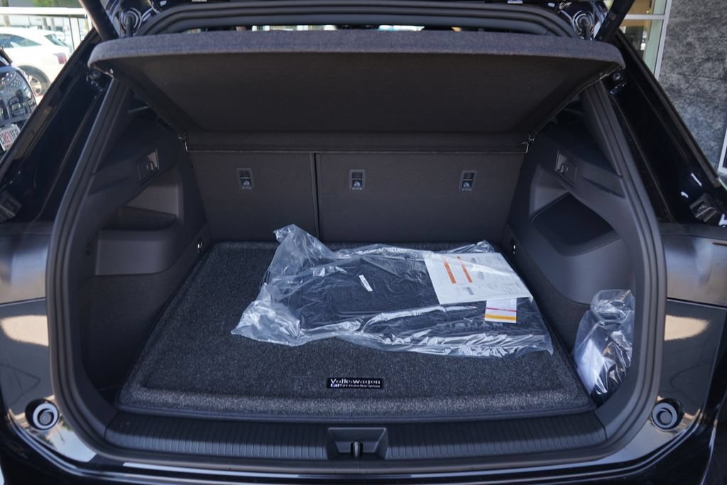 New 2026 Volkswagen Tiguan SE R-Line AWD/4WD image 13