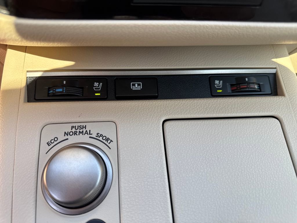 Used 2013 Lexus ES 350 w/ Luxury Pkg FWD image 16