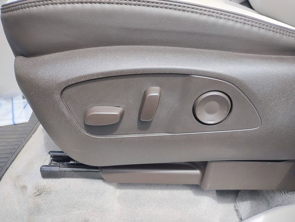 Used 2024 GMC Acadia Denali FWD image 13