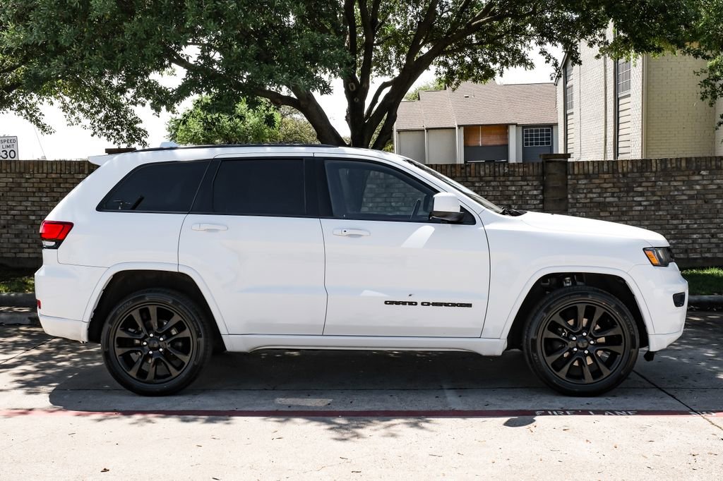 Used 2019 Jeep Grand Cherokee Altitude image 14