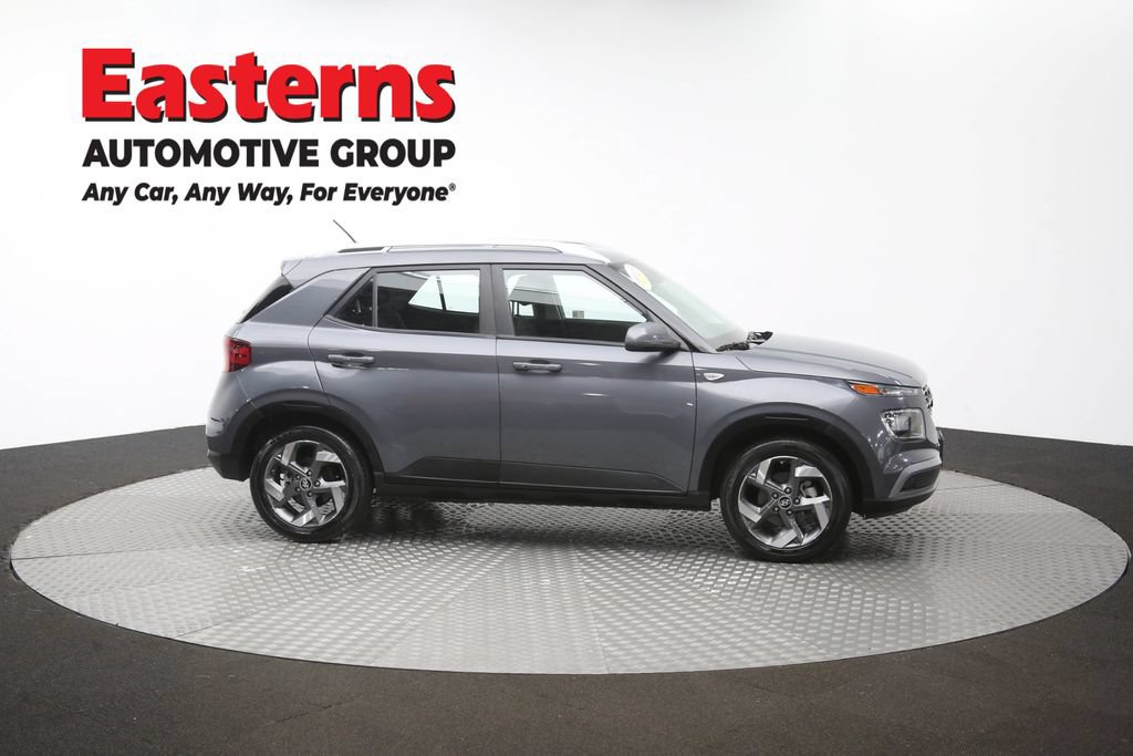 Used 2025 Hyundai Venue SEL FWD image 45