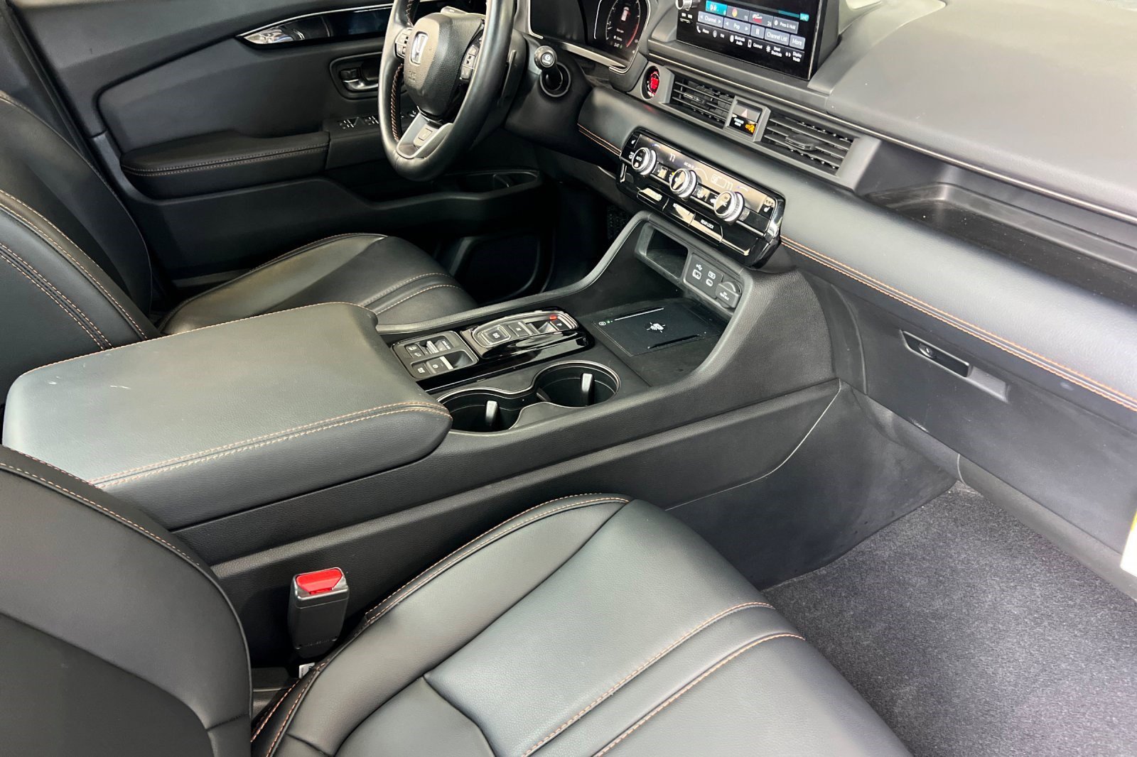 Used 2025 Honda Pilot TrailSport image 32