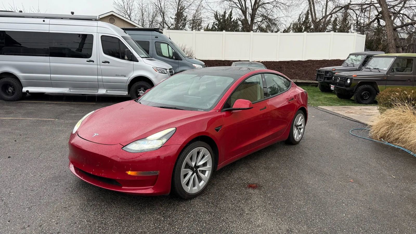 Used 2022 Tesla Model 3 Standard Range image 1