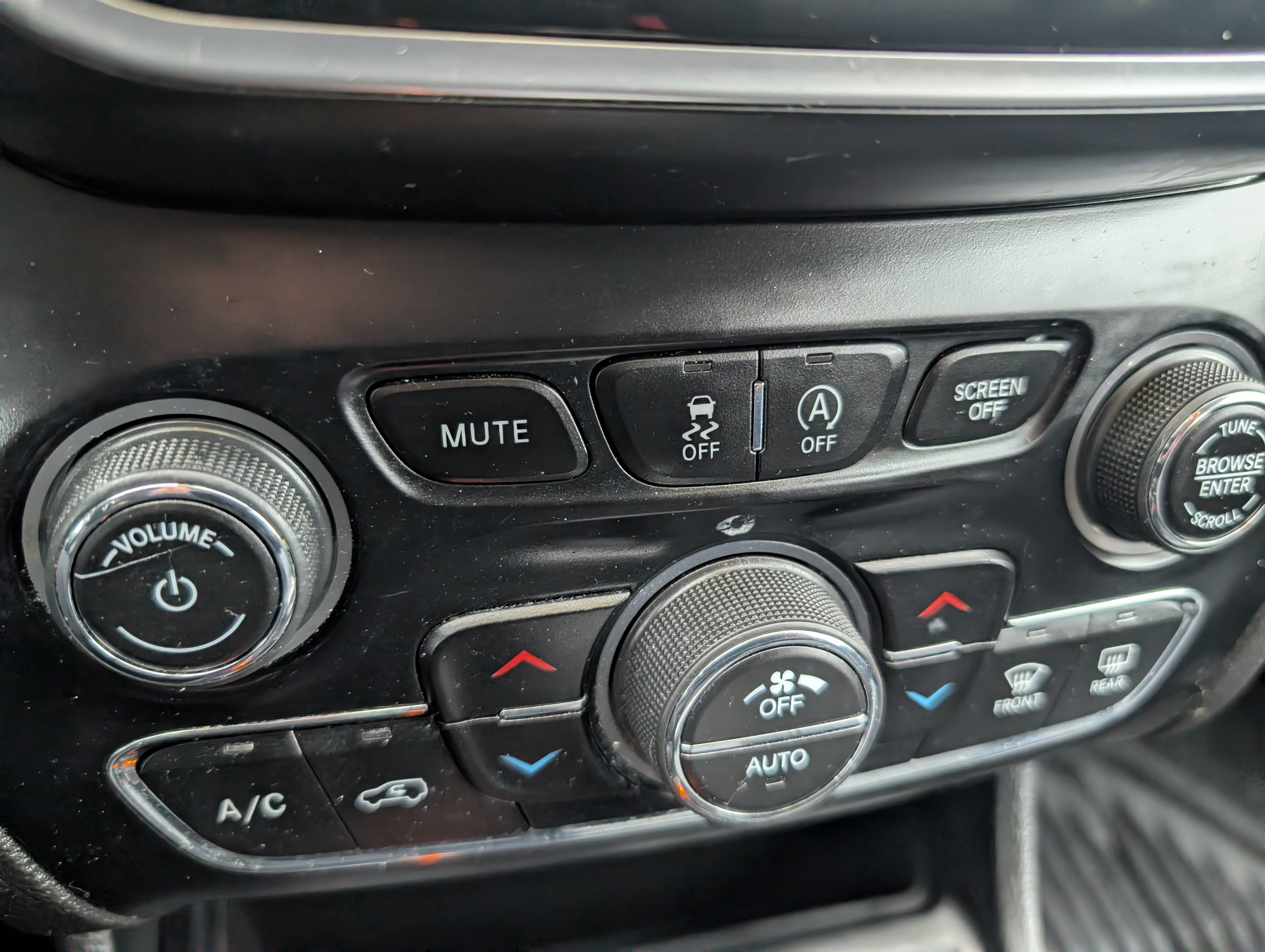 Used 2019 Jeep Cherokee Limited AWD/4WD image 21
