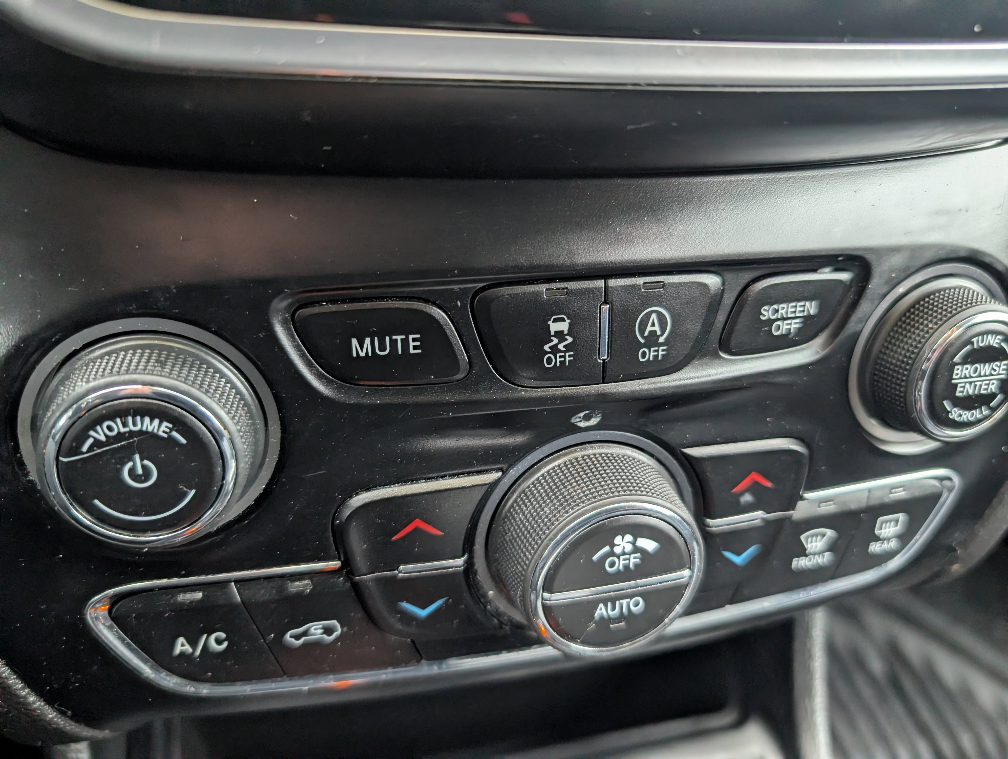 Used 2019 Jeep Cherokee Limited image 21