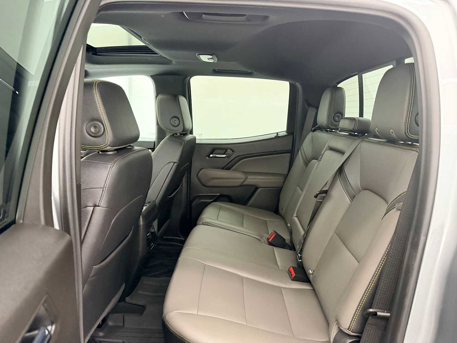 Used 2024 Chevrolet Colorado ZR2 w/ ZR2 Convenience Package III image 21