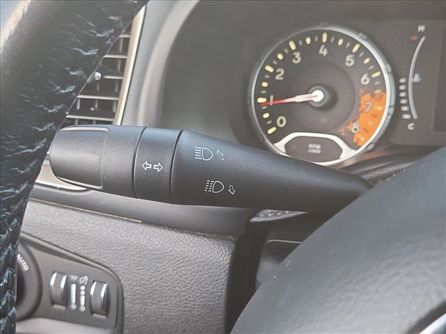 Used 2017 Jeep Renegade Latitude FWD image 15