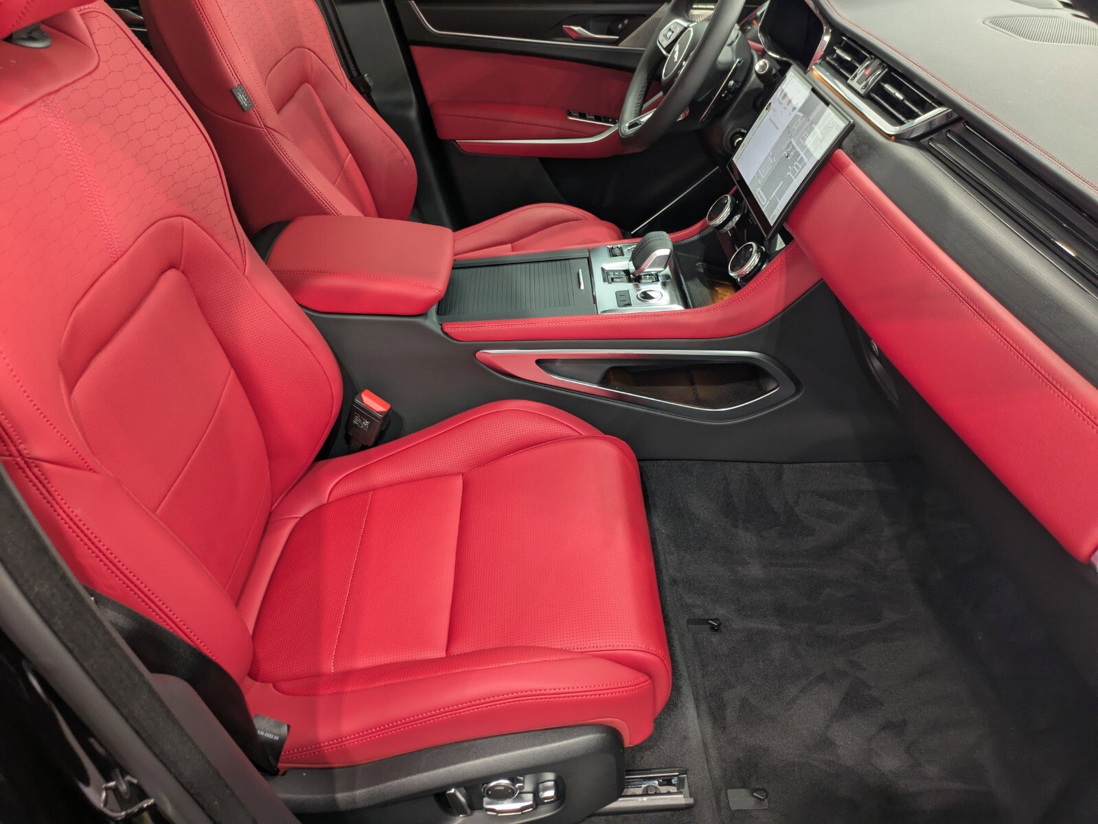 New 2026 Jaguar F-PACE R-Dynamic S image 24