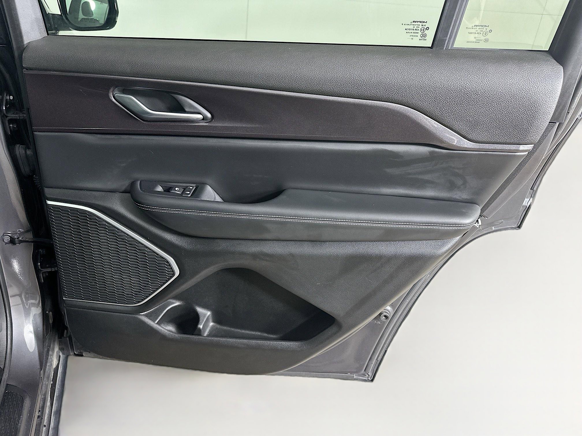 Used 2022 Jeep Grand Cherokee L Laredo image 32