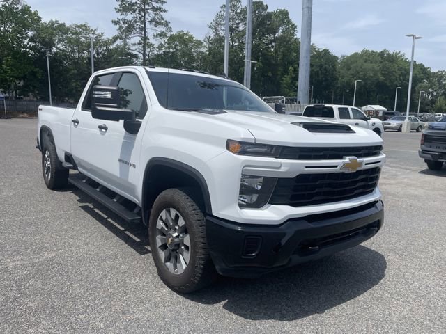 Used 2025 Chevrolet Silverado 2500 Custom AWD/4WD image 3