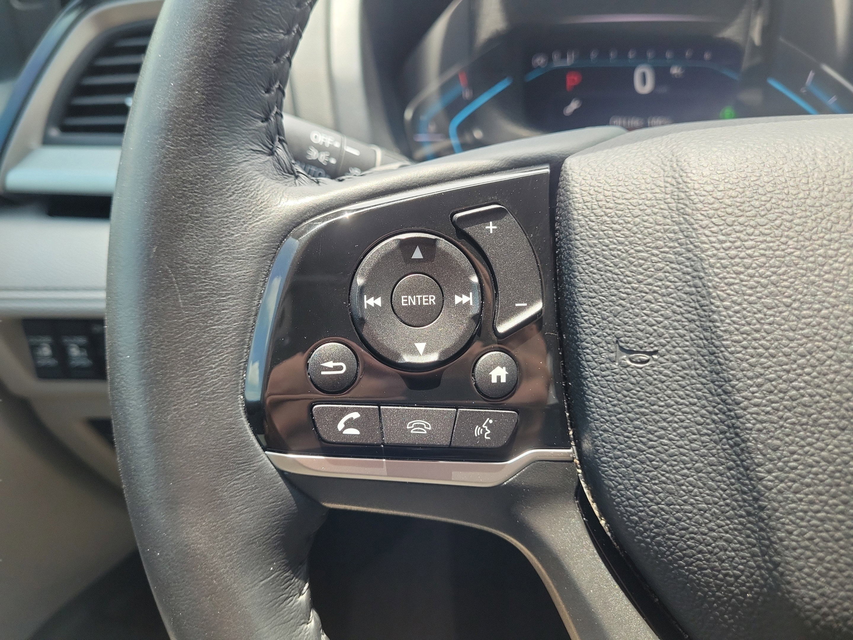 Certified 2024 Honda Odyssey Touring image 30