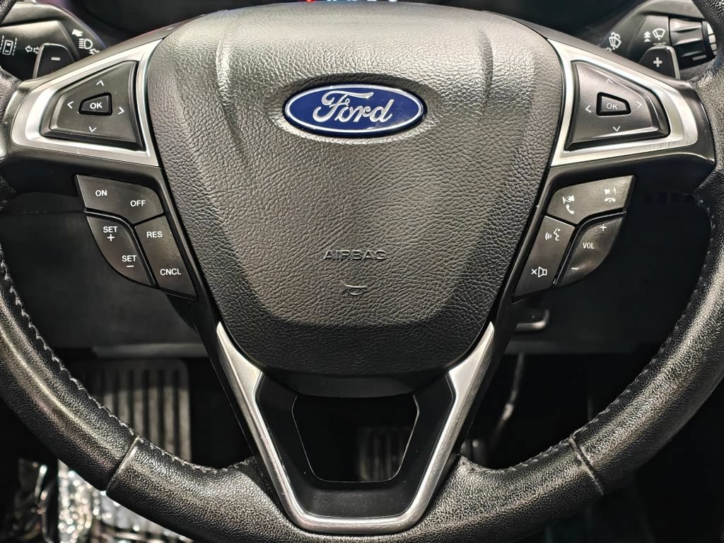 Used 2018 Ford Fusion SE w/ Fusion SE Technology Package FWD image 5