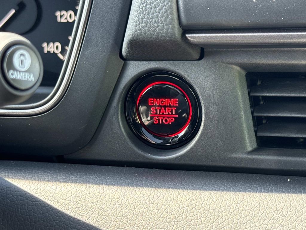 Used 2025 Honda Pilot TrailSport image 15