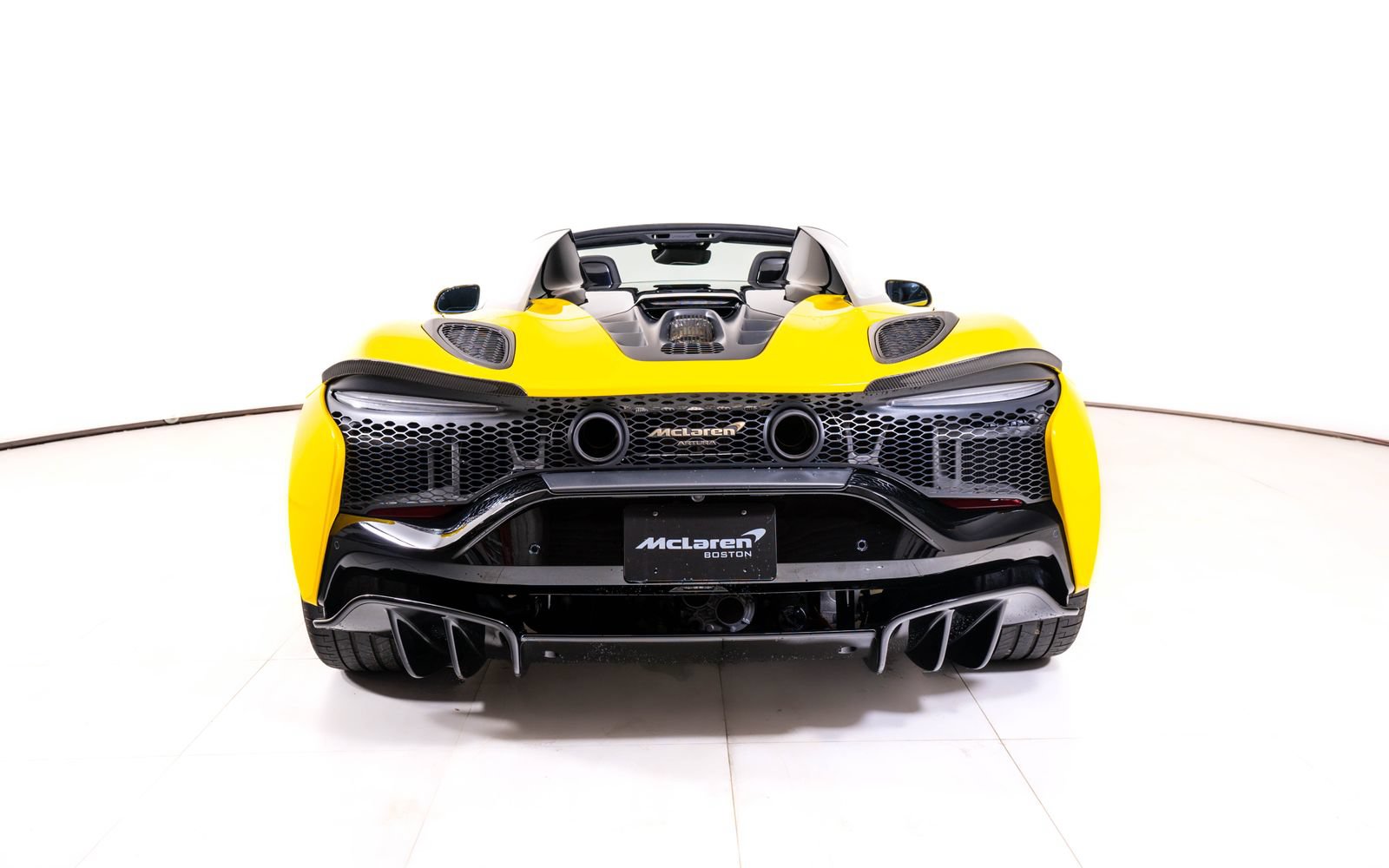 Used 2025 McLaren Artura Spider RWD image 6