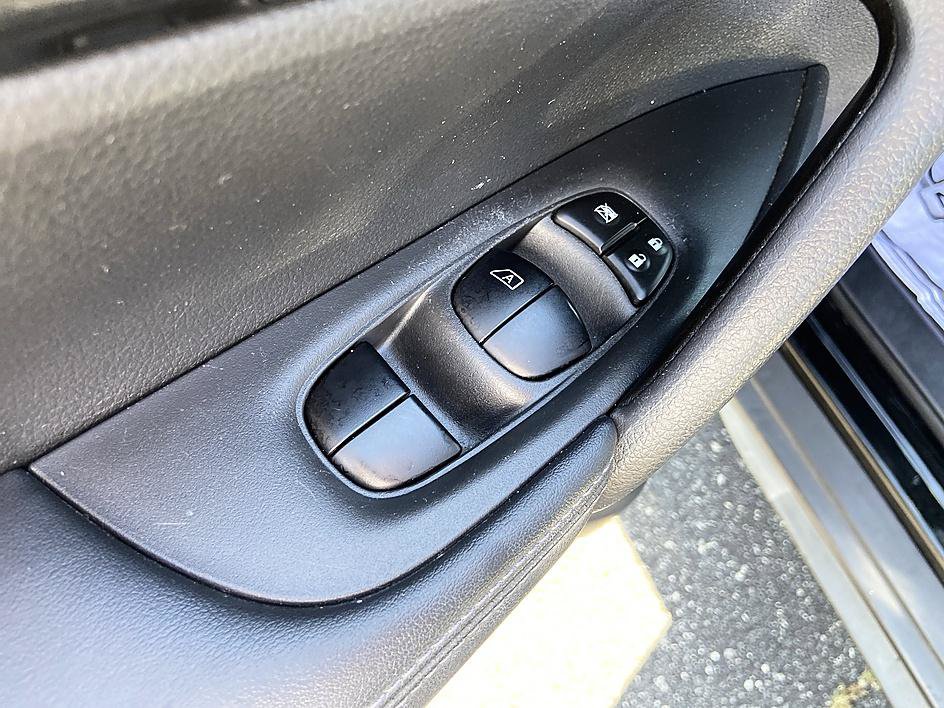 Used 2018 Nissan Rogue S FWD image 10