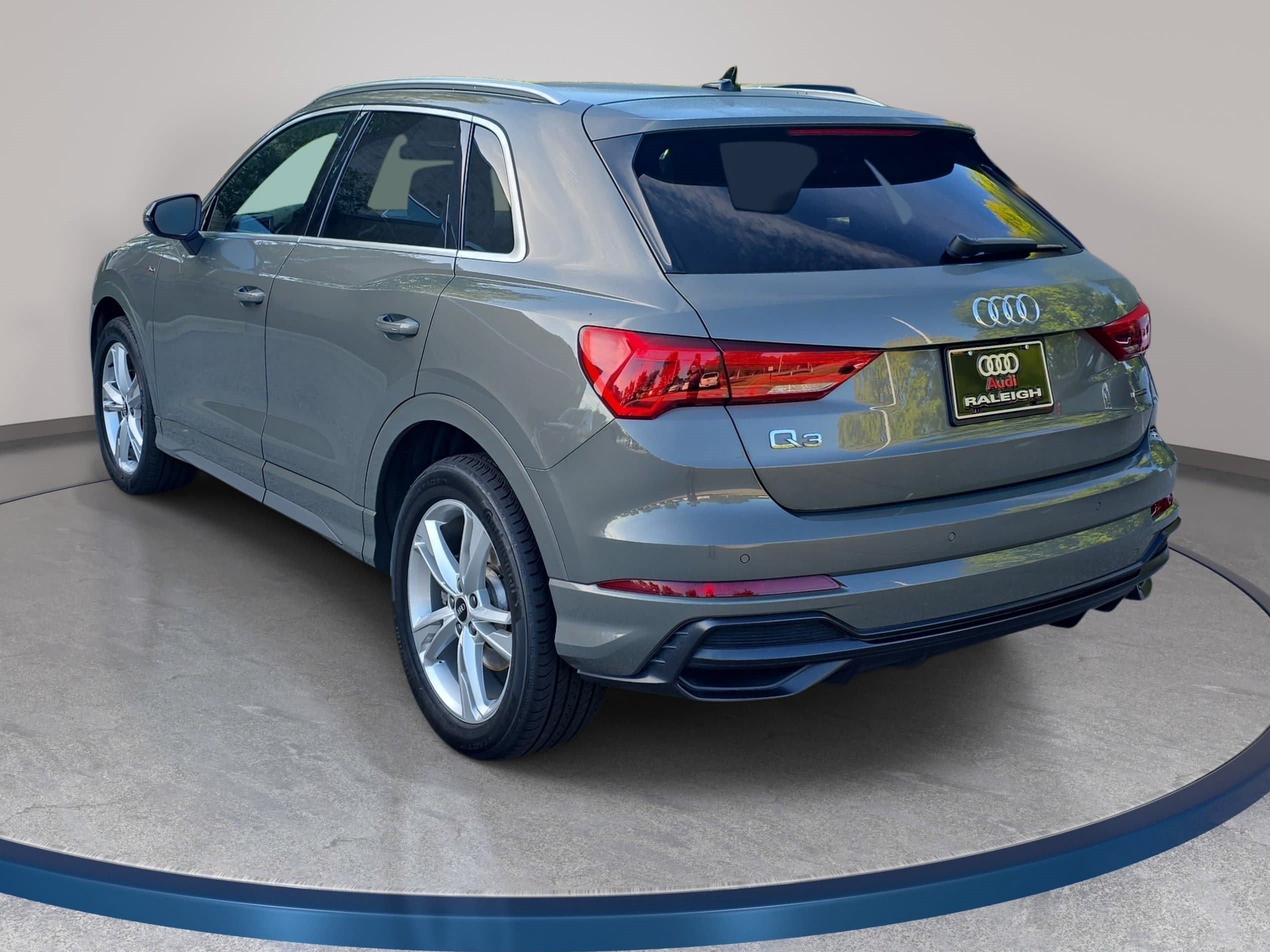 Used 2022 Audi Q3 2.0T Premium w/ Convenience Package AWD/4WD image 7