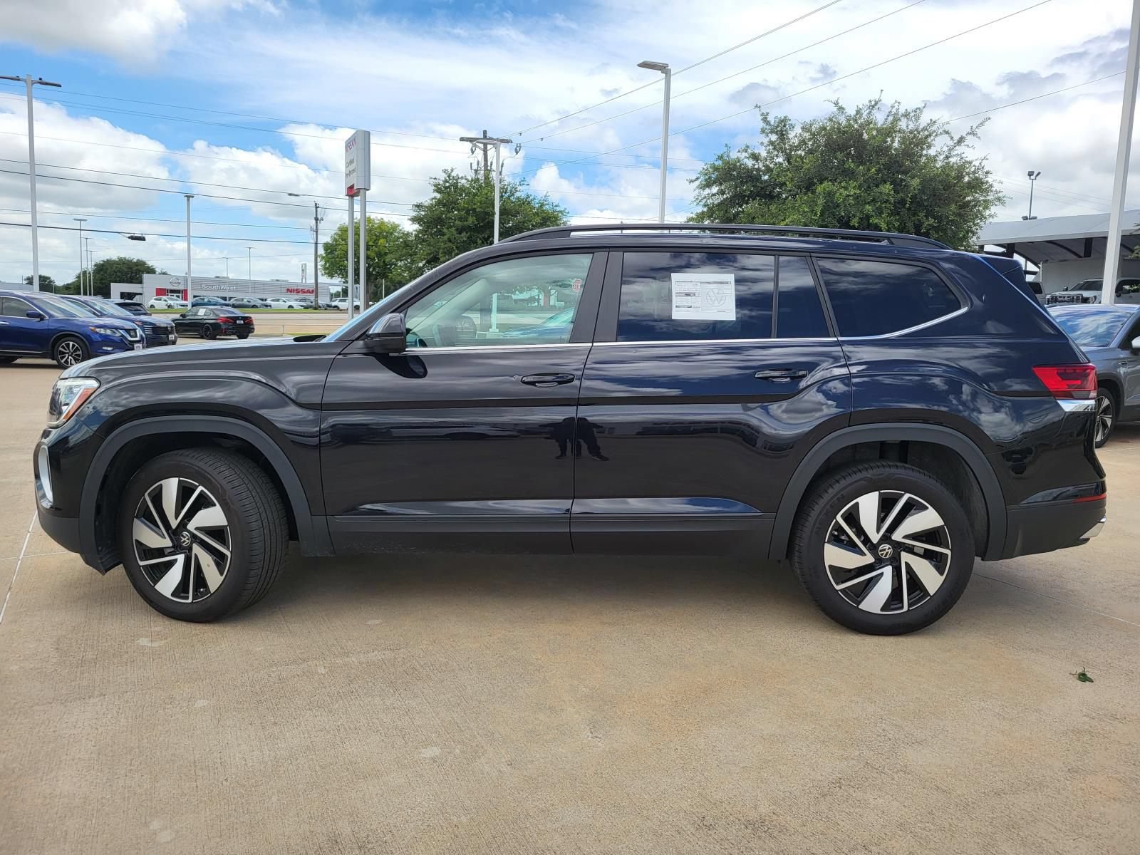 Used 2024 Volkswagen Atlas SE FWD image 9