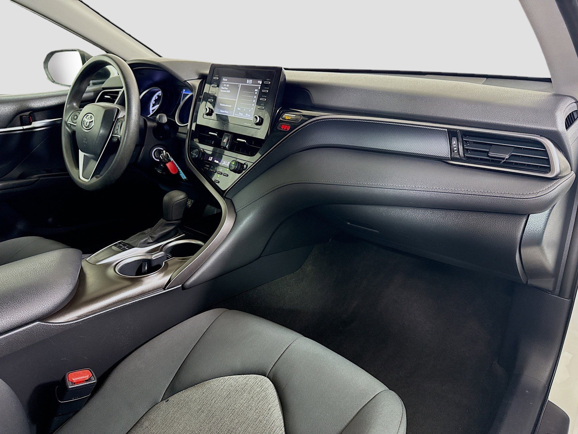 Used 2022 Toyota Camry LE image 29