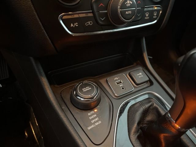 Used 2023 Jeep Cherokee Altitude Lux image 26