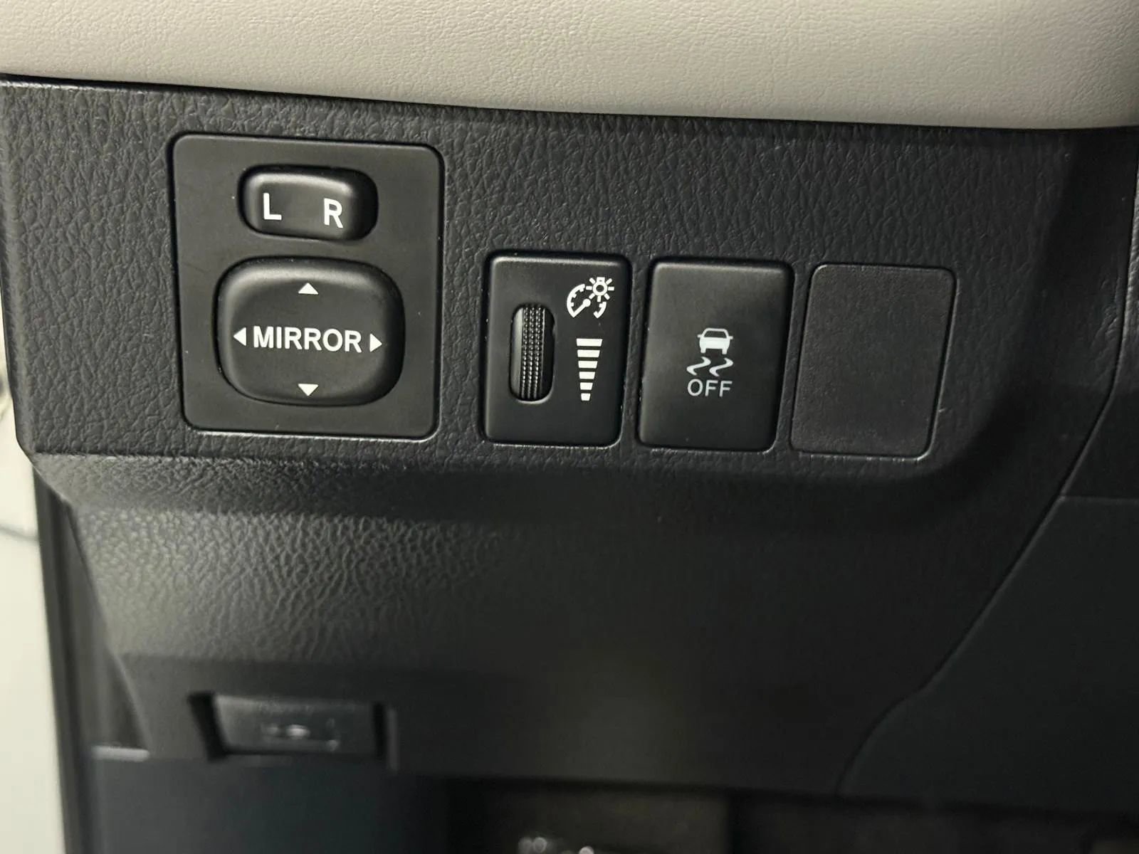 Used 2015 Toyota RAV4 Limited image 20