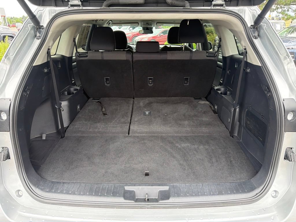 Used 2024 Toyota Highlander LE AWD/4WD image 16