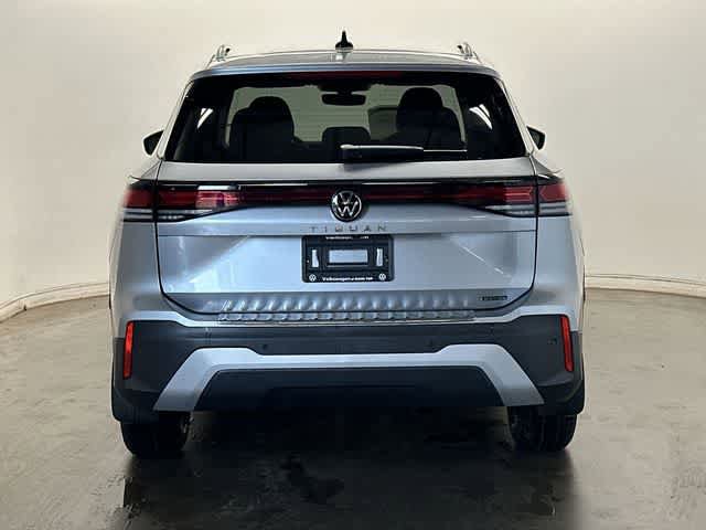 Used 2025 Volkswagen Tiguan S AWD/4WD image 4