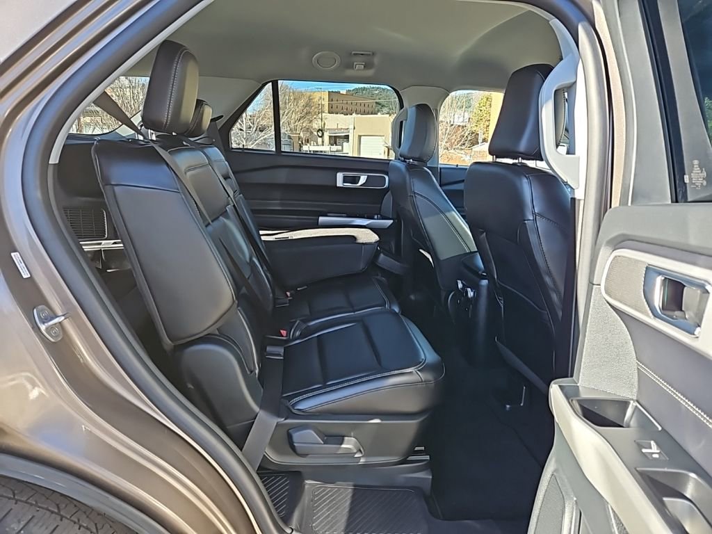 Used 2021 Ford Explorer XLT w/ Equipment Group 202A image 11