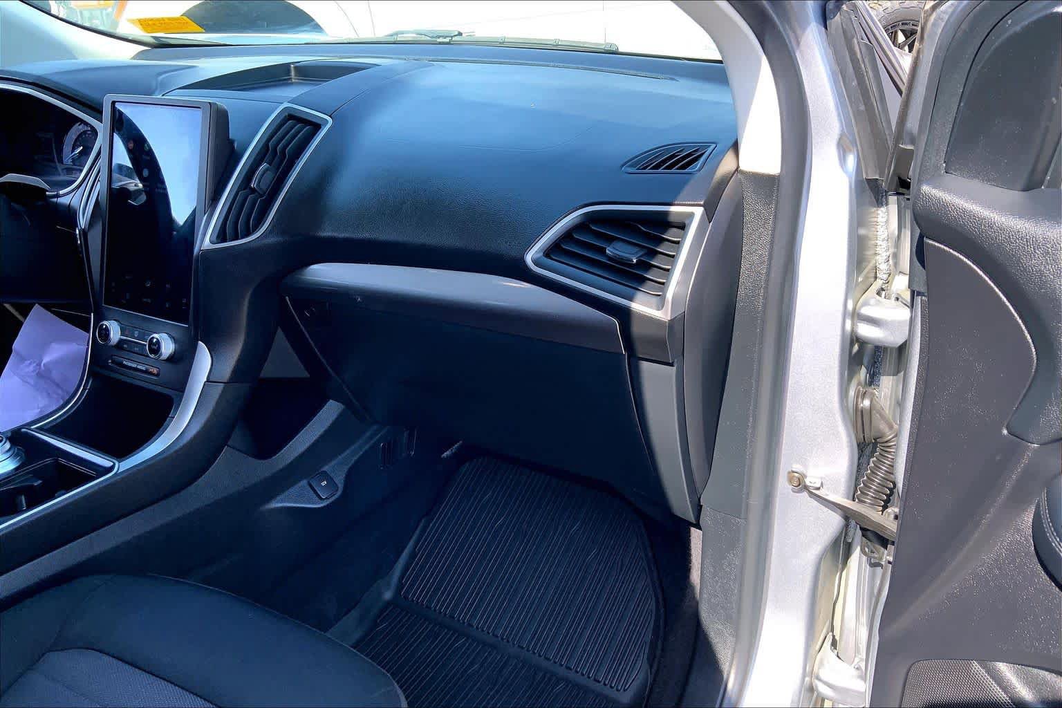 Used 2021 Ford Edge SE FWD image 16
