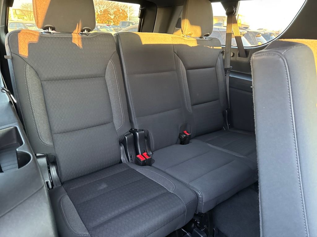 Used 2025 Chevrolet Suburban LS image 12