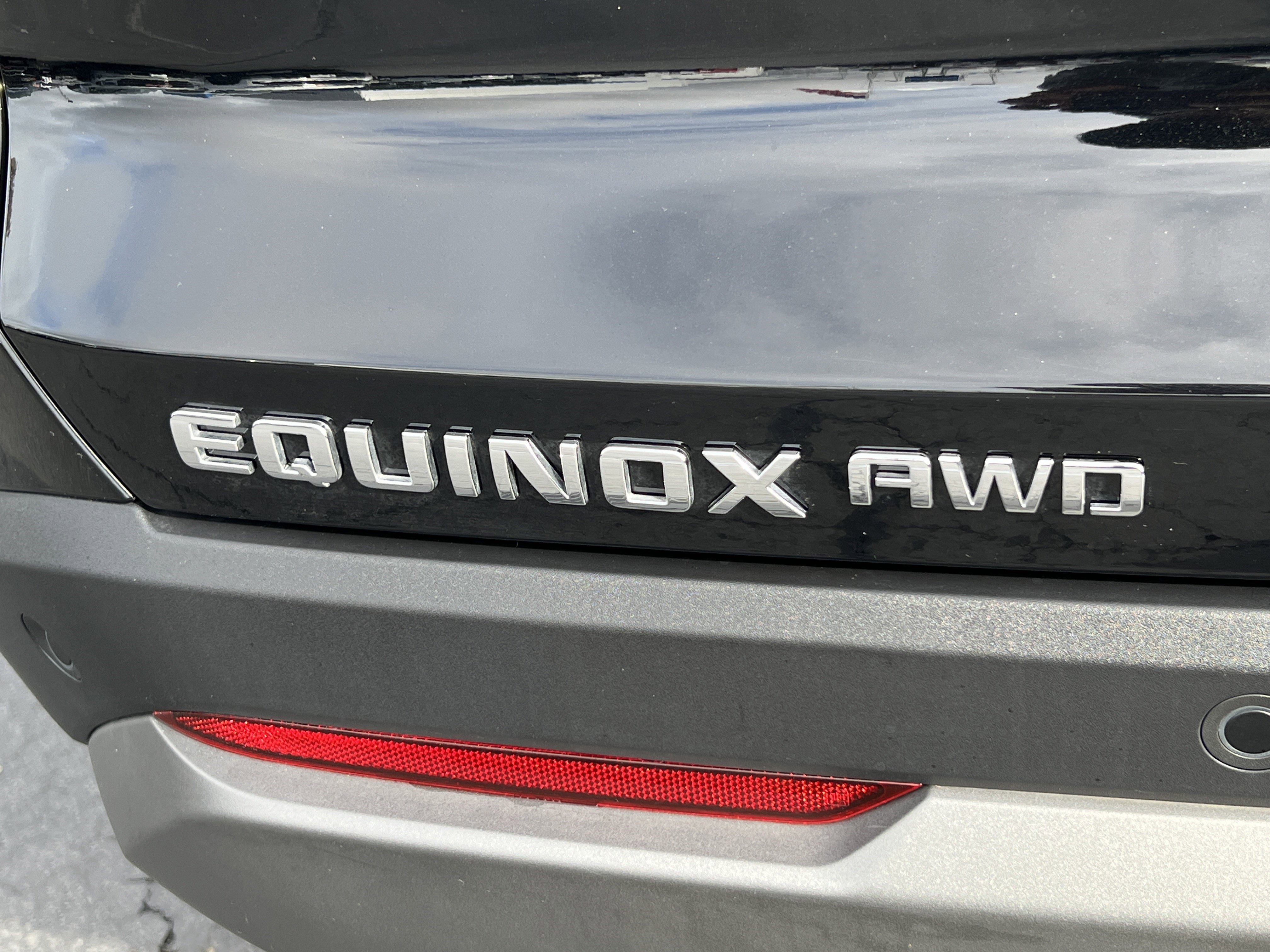 Used 2026 Chevrolet Equinox LT AWD/4WD image 9