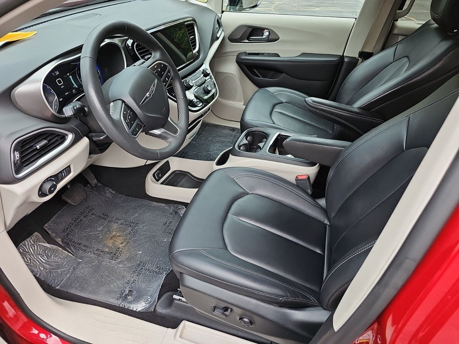 Used 2024 Chrysler Pacifica Touring-L FWD image 18