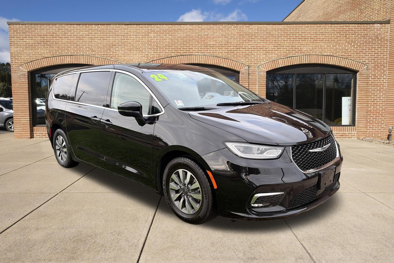 Used 2024 Chrysler Pacifica Limited