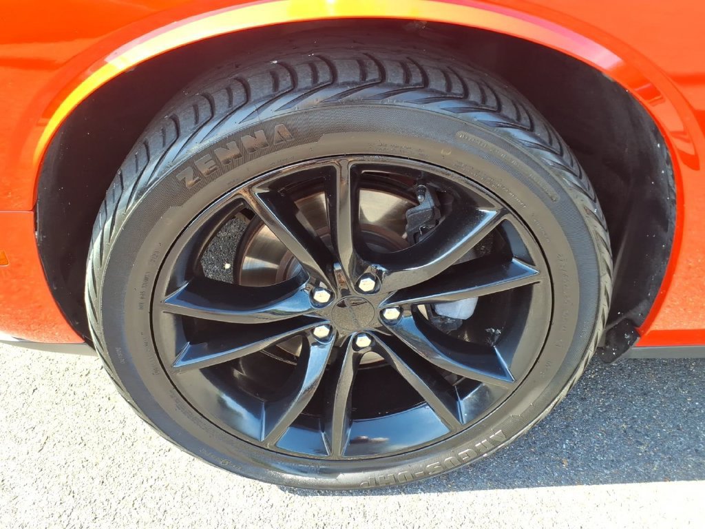 Used 2016 Dodge Challenger R/T Plus RWD image 9