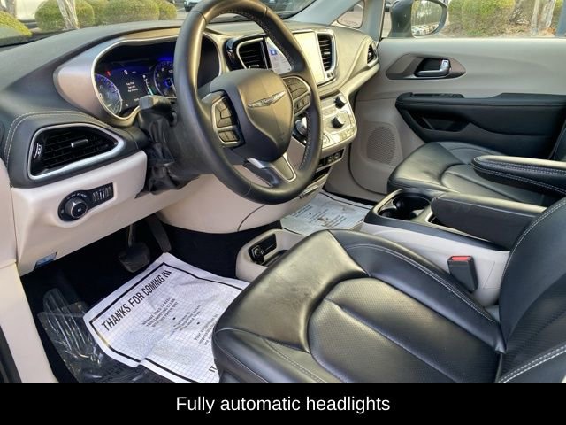 Used 2023 Chrysler Pacifica Touring-L AWD/4WD image 6