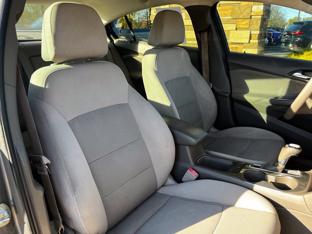 Used 2018 Chevrolet Cruze LT w/ Convenience Package FWD image 32