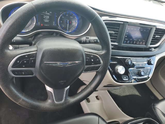 Used 2021 Chrysler Voyager Lxi FWD image 12
