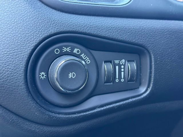 Used 2022 Jeep Renegade Latitude w/ Convenience Group image 8