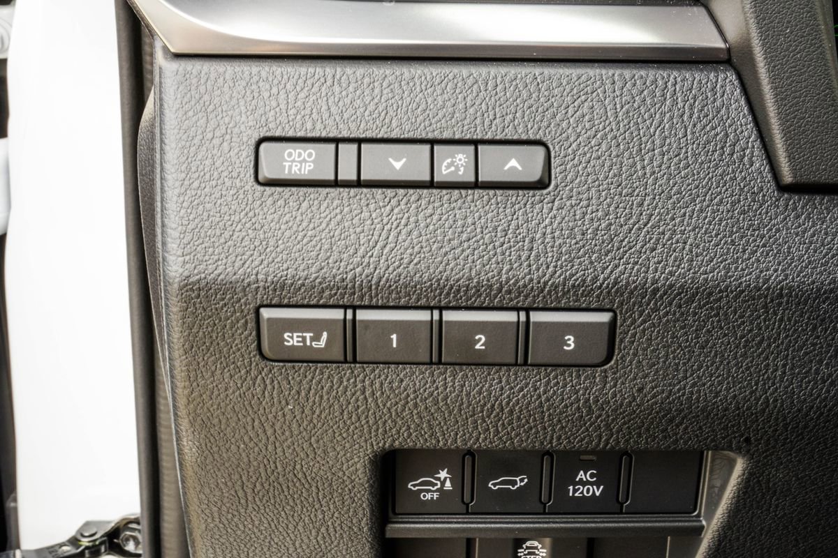 Used 2024 Lexus GX 550 w/ Accessory Package (31) AWD/4WD image 33