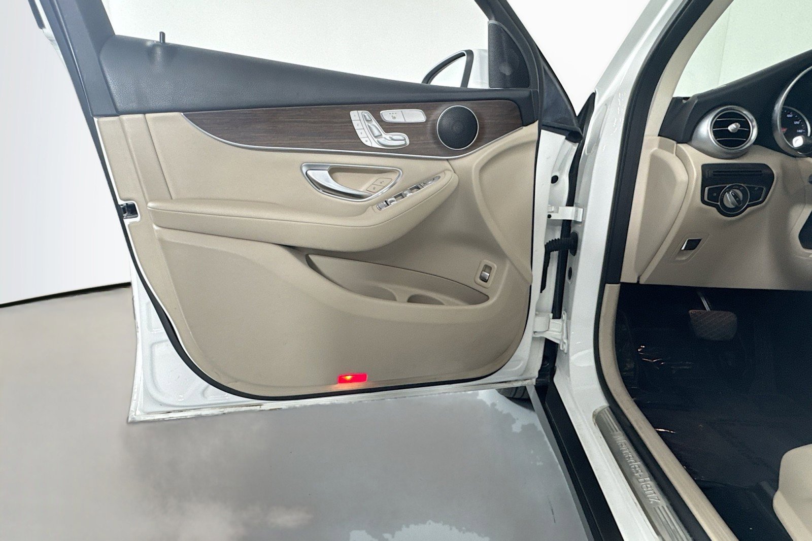 Used 2022 Mercedes-Benz GLC 300 4MATIC image 21