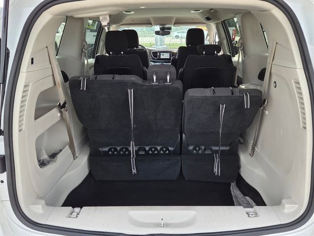 Used 2023 Chrysler Voyager LX FWD image 12