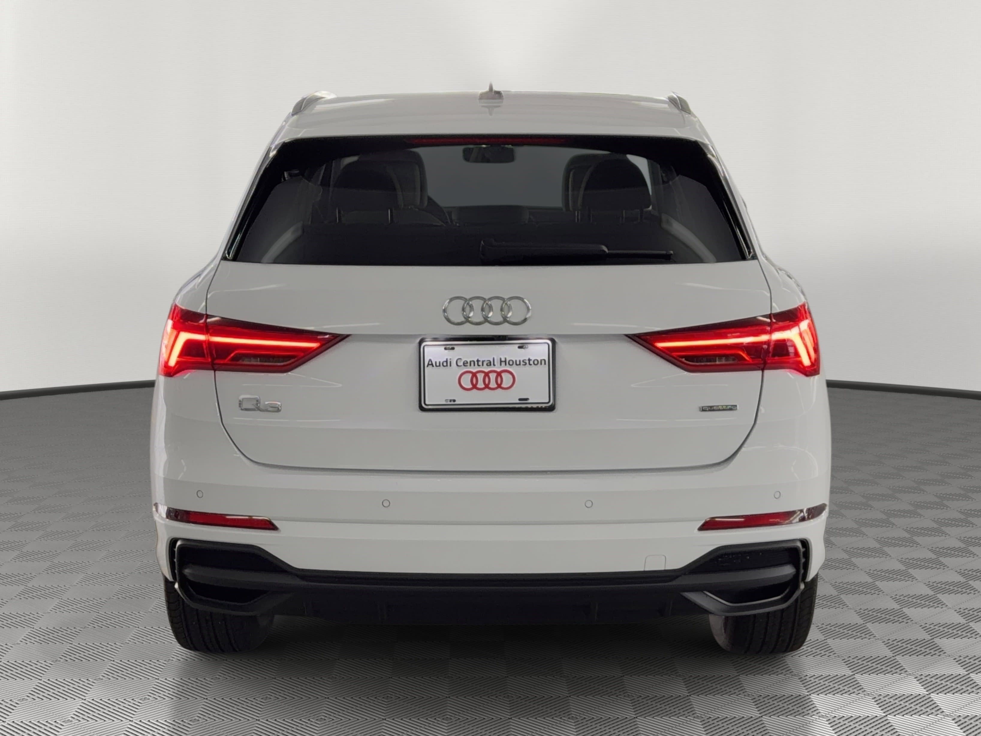 Certified 2025 Audi Q3 2.0T Premium w/ Convenience Package image 10