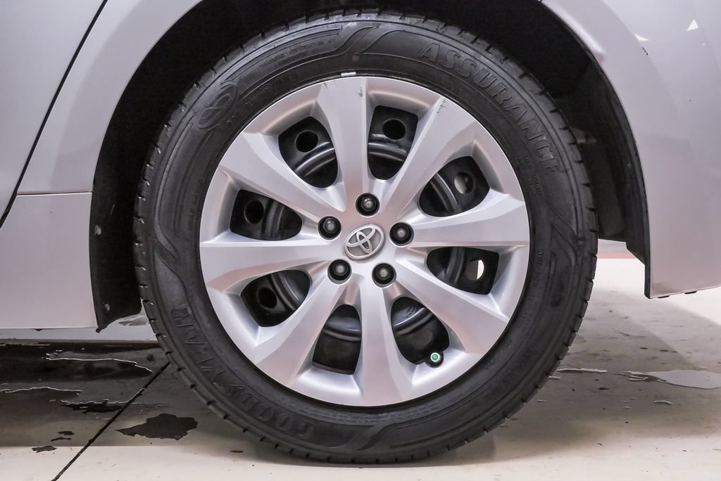 Used 2020 Toyota Corolla LE FWD image 32