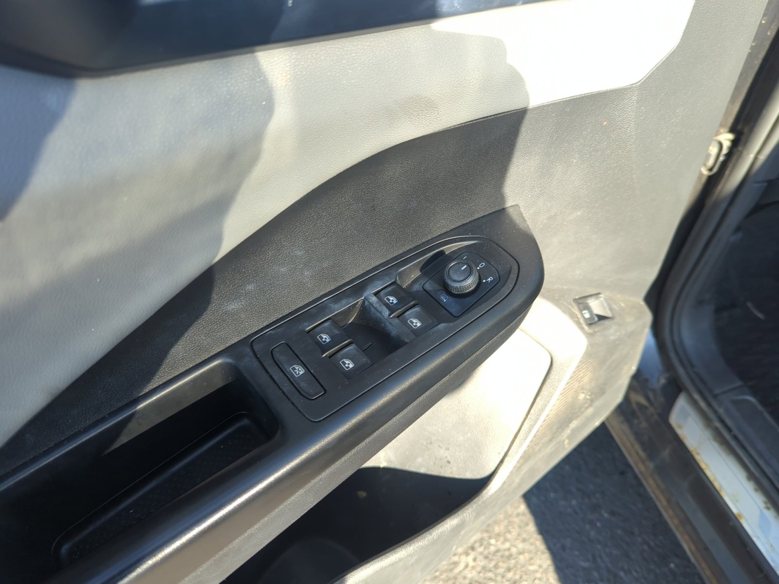 Certified 2022 Volkswagen Taos SE image 13